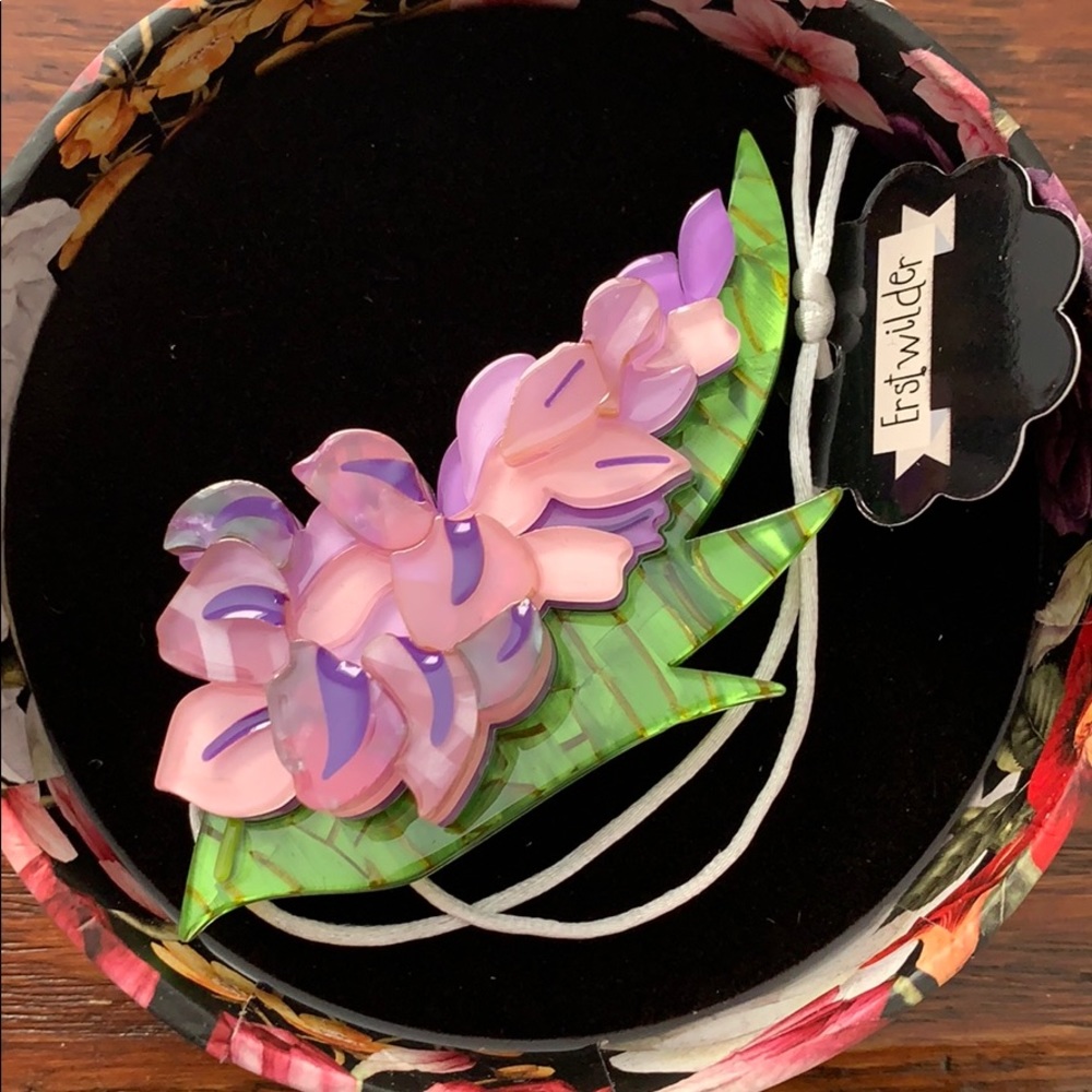 NWT Erstwilder “Lovers’ Lane” Brooch